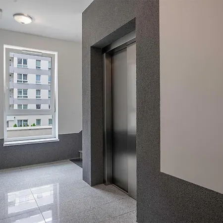 Lotnisko Chopina Modern Apartment Warsaw Exterior photo